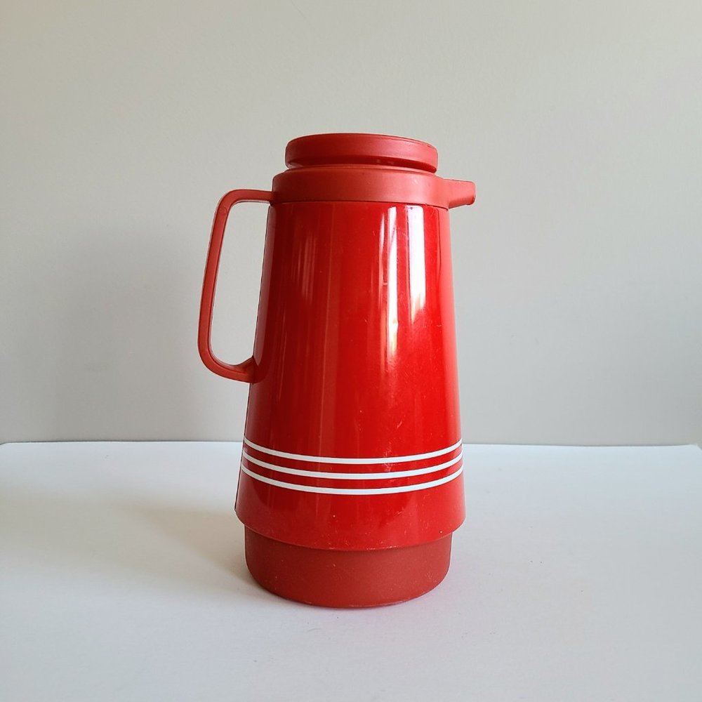 Vintage red thermos. Made in Taiwan - Picture 2 of 7